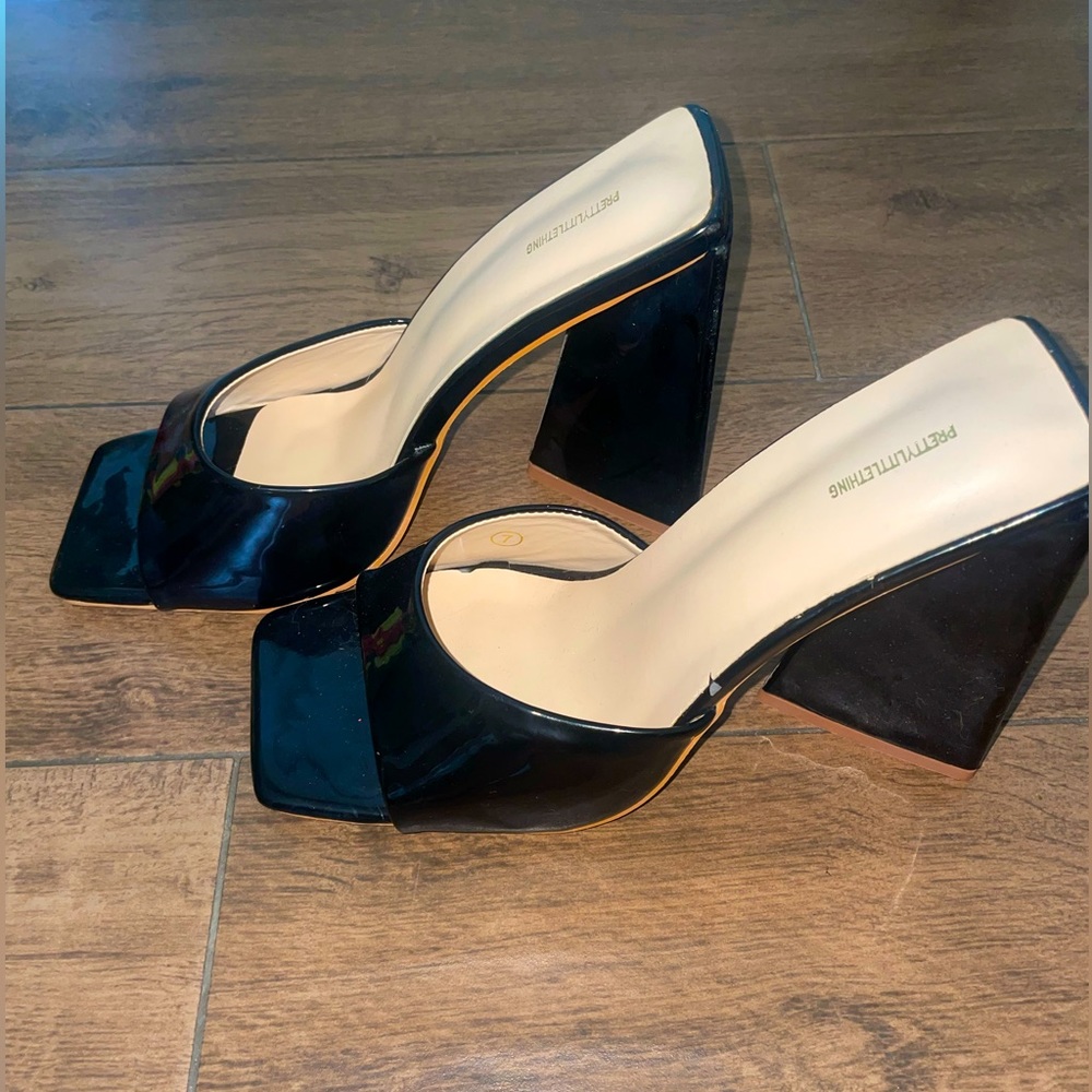 Pretty little thing black pumps